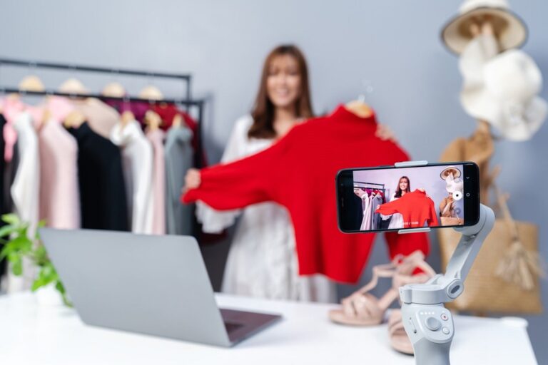 Live shopping: Η νέα τάση που «σαρώνει» την αγορά – Τι πρέπει να γνωρίζουν επιχειρήσεις/καταναλωτές