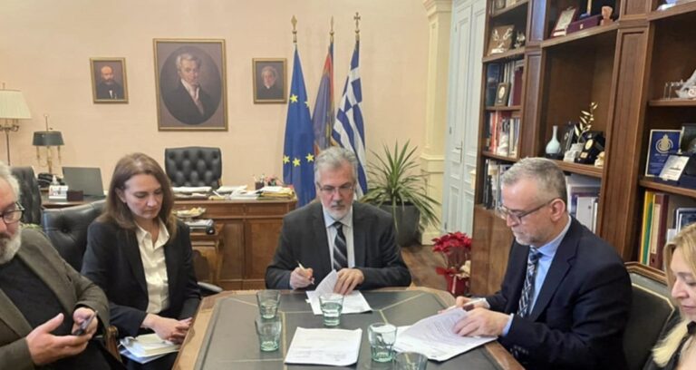 Κέρκυρα: Υπογράφηκε η σύμβαση για την αποκατάσταση του ιστορικού Δημαρχείου