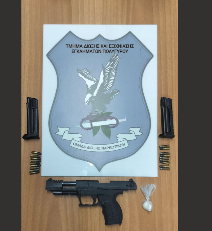 Χαλκιδική: Χειροπέδες σε γυναίκα που έκρυβε κοκαΐνη και όπλο στο σπίτι της
