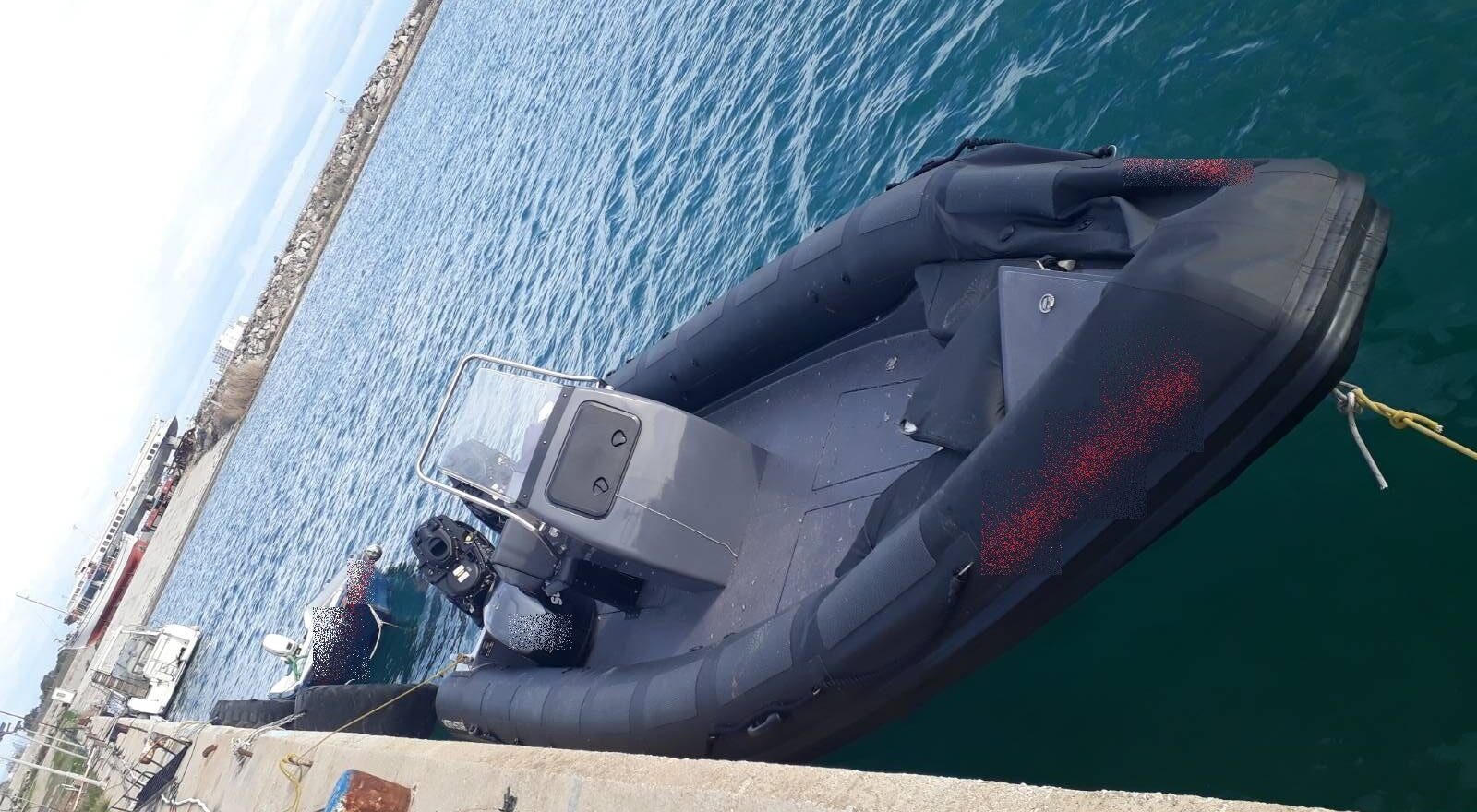 Ρόδος: Συνελήφθησαν οι διακινητές των 63 μεταναστών – “Μας χτύπησαν με σιδηρογροθιά και μας έριξαν βιαίως στη θάλασσα”