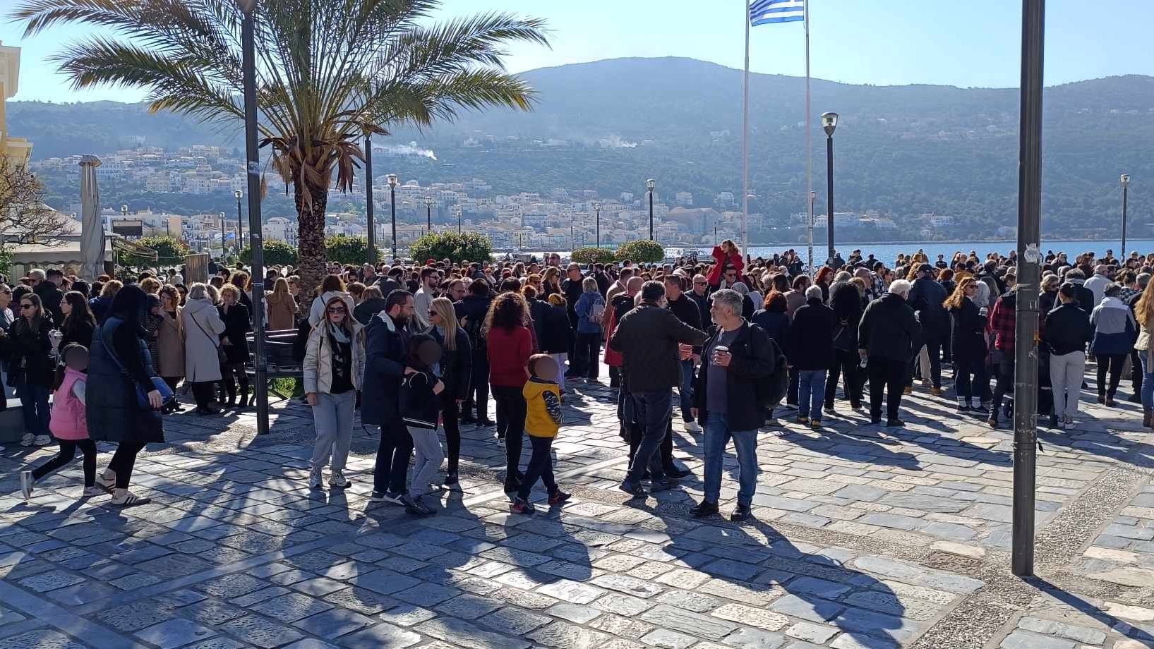 Μεγάλη συγκέντρωση και πορεία για τα Τέμπη στην Σάμο