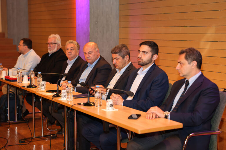 Ηράκλειο: Σε σύσκεψη με φορείς ο υπουργός Αγροτικής Ανάπτυξης Κώστας Τσιάρας