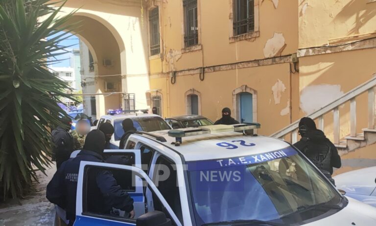 Απολογούνται οι δύο συλληφθέντες για τις αποθήκες με όπλα, ναρκωτικά και εκρηκτικά στην Κρήτη