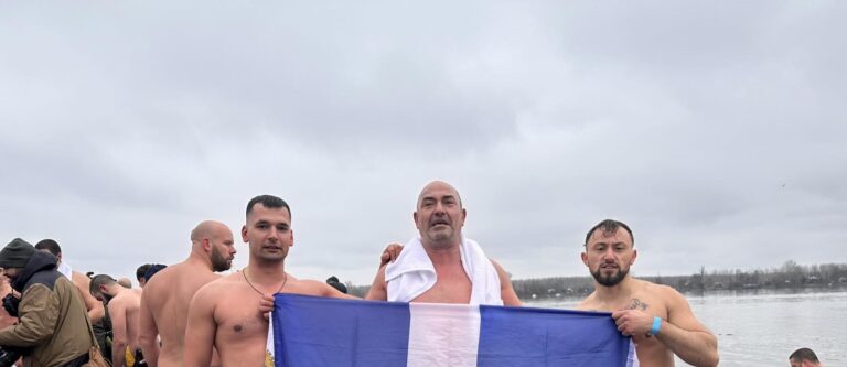 Xειμερινοί κολυμβητές Ορεστιάδας: Βούτηξαν στον Δούναβη για τον καθαγιασμό των υδάτων