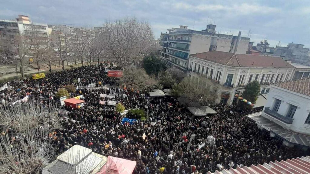Μεγάλες συγκεντρώσεις απ’ άκρη σε άκρη της Ελλάδας για την τραγωδία των Τεμπών