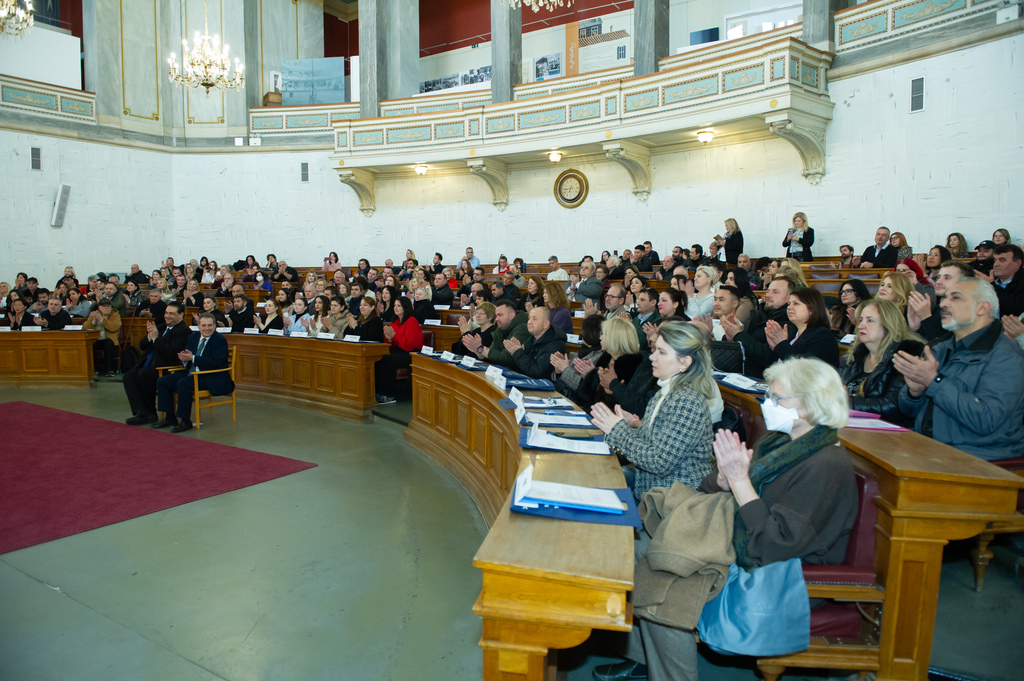 Στην Παλαιά Βουλή η αναβαθμισμένη τελετή ορκωμοσίας 88 νέων Ελλήνων πολιτών