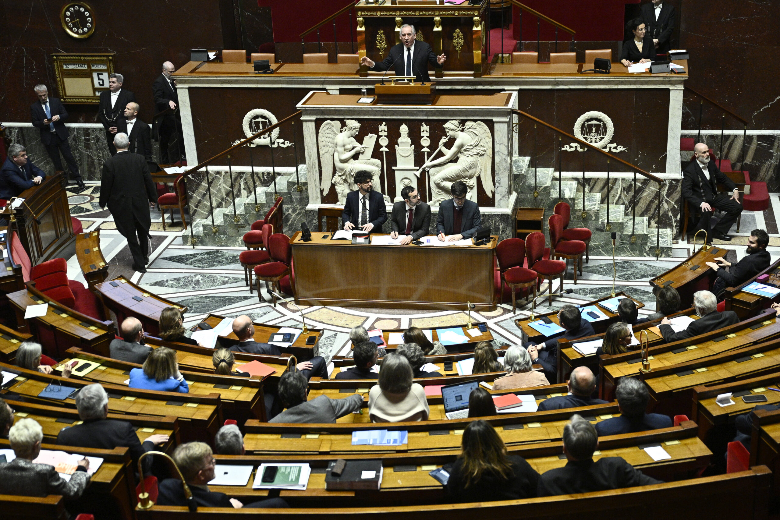 Γαλλία: Η Γερουσία ενέκρινε τον προϋπολογισμό του 2025