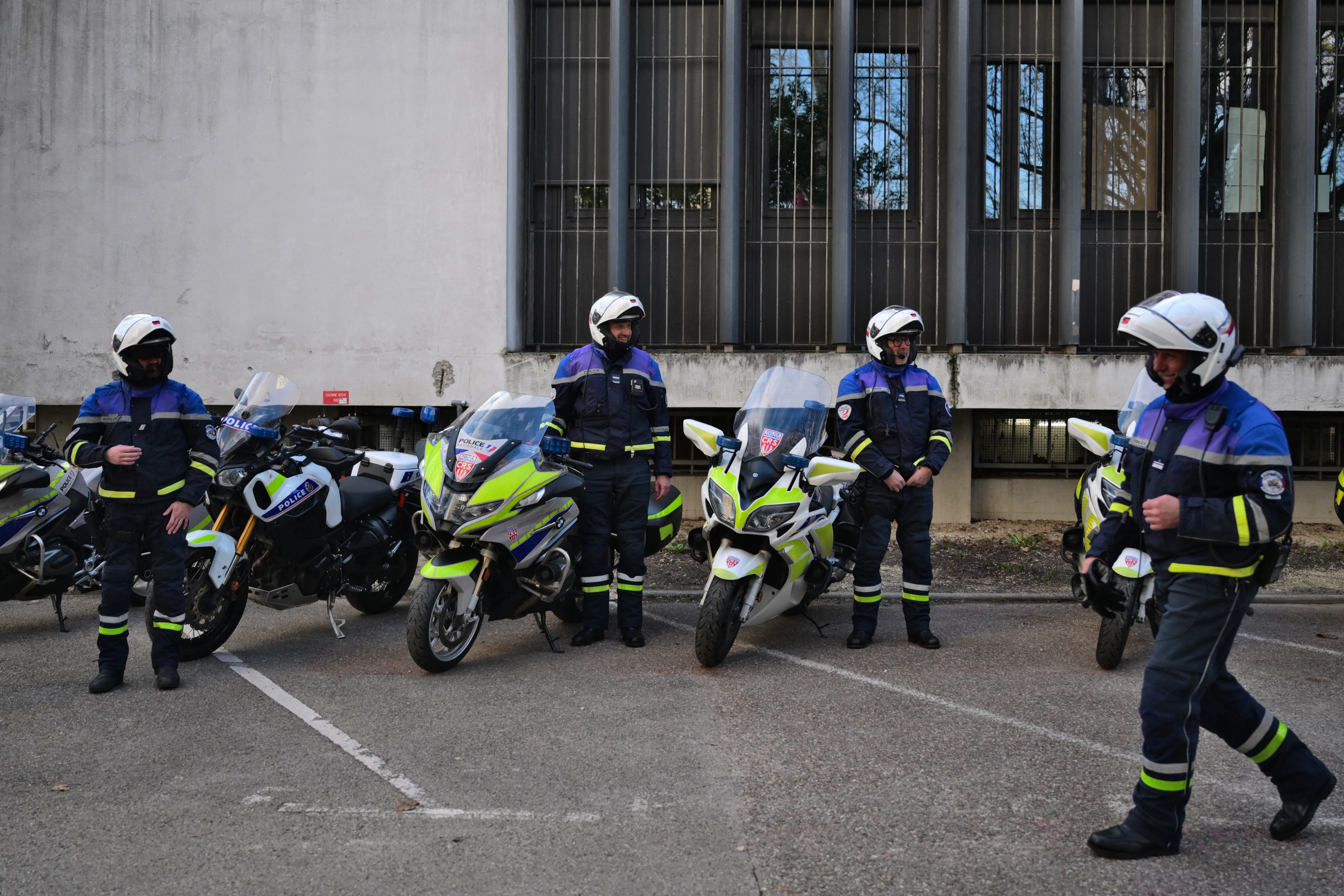 Γαλλία: Άνδρας οπλισμένος με σπαθιά τραυματίστηκε σοβαρά από σφαίρα αστυνομικού