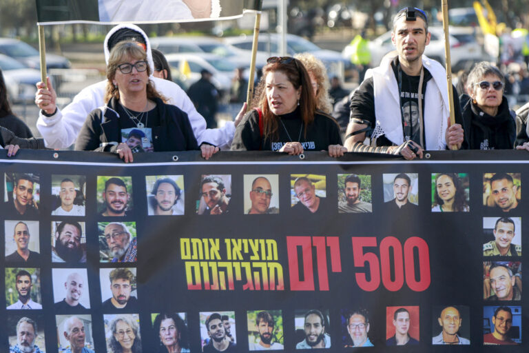 Πορείες στο Ισραήλ για απελευθέρωση των ομήρων μετά από 500 ημέρες αιχμαλωσίας – Σκοτώθηκε στέλεχος της Χαμάς από τους Ισραηλινούς