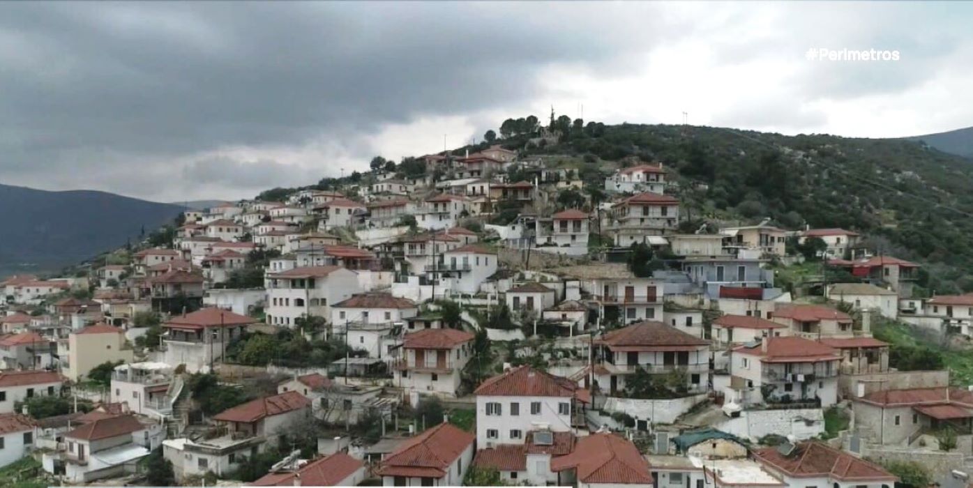 Δασκάλα επέστρεψε στο χωριό της και διδάσκει στο σχολείο