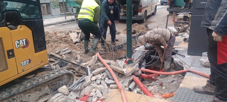ΔΕΥΑΜΒ: Η παλαιότητα του δικτύου ύδρευσης ευθύνεται για την πολύωρη διακοπή νερού στο κέντρο του Βόλου