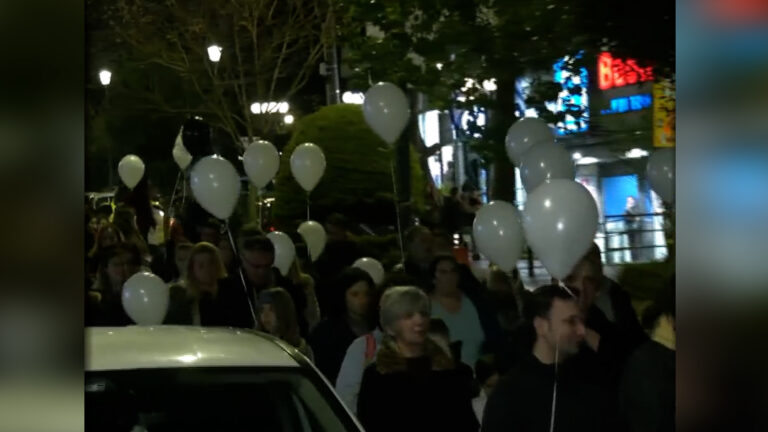 Δύο χρόνια από την τραγωδία των Τεμπών: Σύλλογοι γονέων πραγματοποίησαν πορεία προς το υπ. Μεταφορών