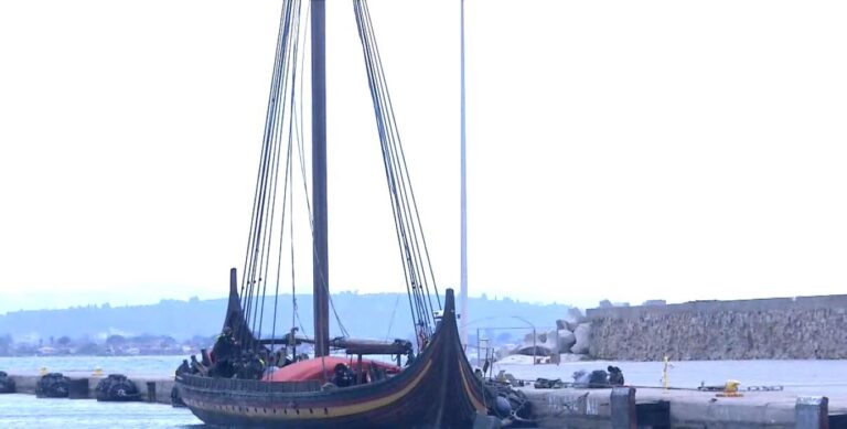 Στην Ελλάδα ο Κρίστοφερ Νόλαν για τα γυρίσματα της «Οδύσσειας» – Το Κατάκολο έγινε… Χόλιγουντ