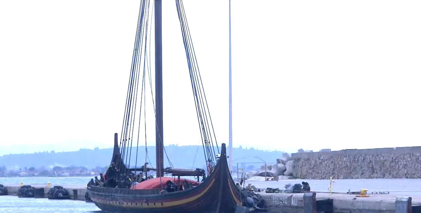 Στην Ελλάδα ο Κρίστοφερ Νόλαν για τα γυρίσματα της «Οδύσσειας» – Το Κατάκολο έγινε… Χόλιγουντ