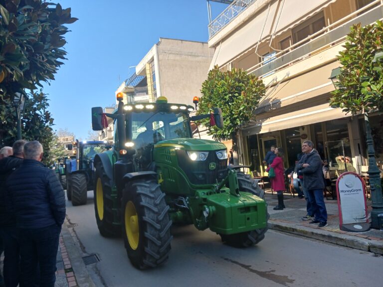 Aγροτικό συλλαλητήριο στα Φάρσαλα με δεκάδες τρακτέρ