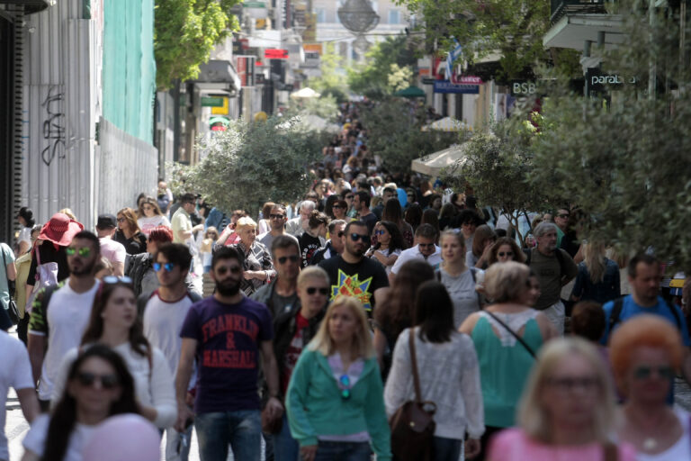 Αύξηση στα 10 δισ. του παγκόσμιου πληθυσμού έως τα τέλη του αιώνα – Μείωση στην Ευρώπη, τι αναμένεται για την Ελλάδα