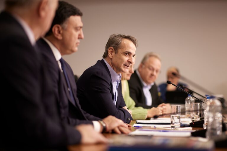 Κ. Μητσοτάκης: Η εκτίμηση του φαινομένου θα είναι καθημερινή, είμαστε λίγο πιο αισιόδοξοι – Τι είπαν για τους σεισμούς Λέκκας, Παπαζάχος και Νομικού