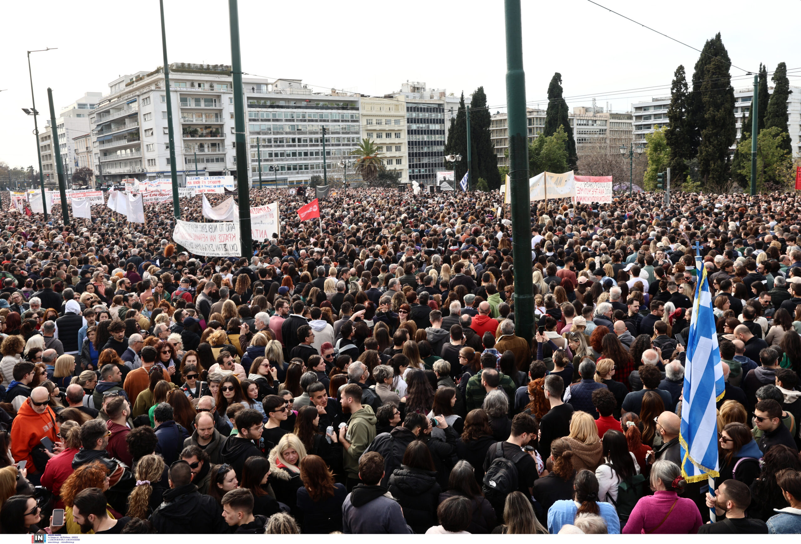 Παραλύει την Παρασκευή η χώρα από τις κινητοποιήσεις για τα Τέμπη – Ποιοι θα απεργήσουν, πώς θα κινηθούν τα ΜΜΜ