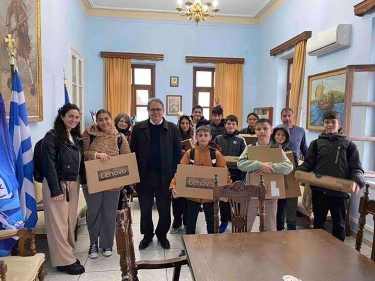 Ηλεκτρονικοί υπολογιστές σε δέκα μαθητές Γυμνασίου της Νισύρου