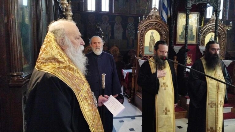 Γρεβενά: Αρχιερατικό τρισάγιο στη μνήμη των 57 θυμάτων της τραγωδίας των Τεμπών (βίντεο)