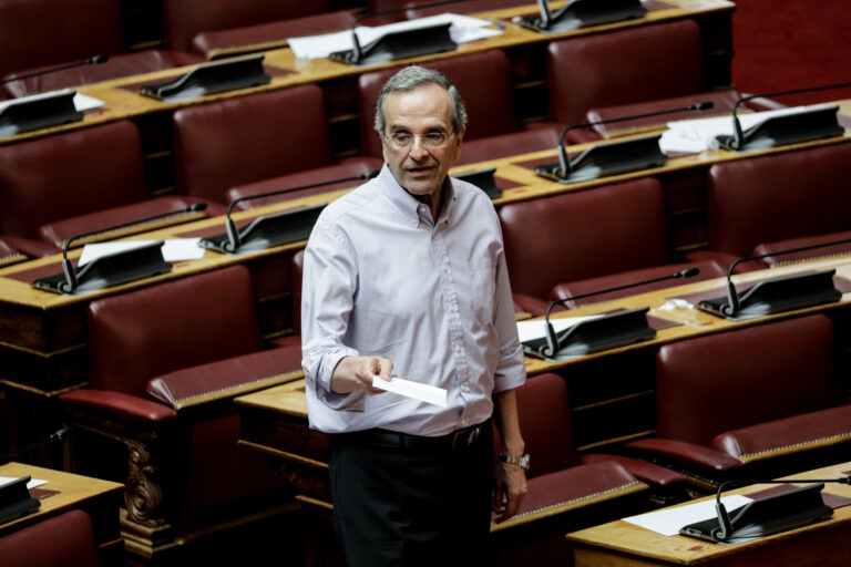 Σαμαράς για Τριαντόπουλο: Πρωτόγνωρο να παραμείνει 15 μέρες υπουργός