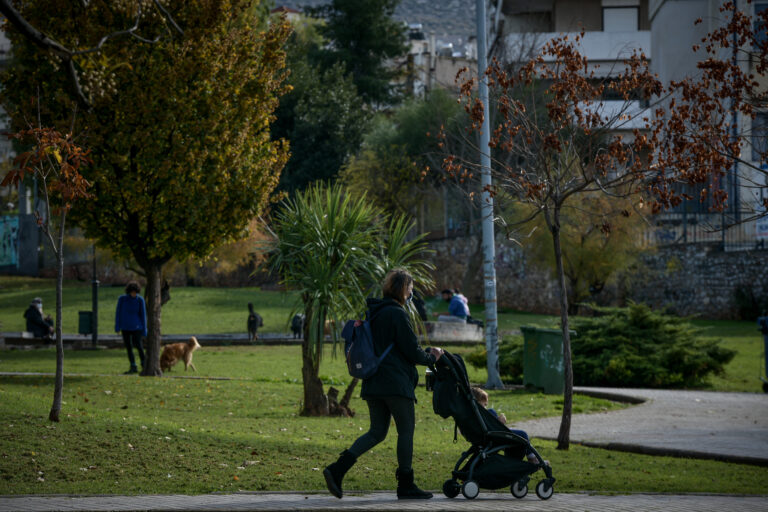 Οι «Αναλύσεις» του ΕΡΤΝews άνοιξαν τον φάκελο του δημογραφικού: Μεγαλύτερο πρόβλημα οι οικονομικές συνθήκες