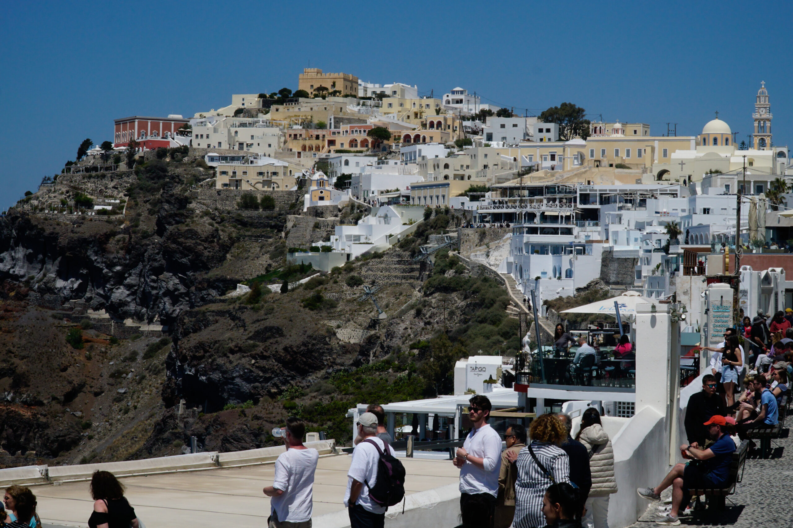 Β. Καραστάθης, Διευθυντής Γεωδυναμικού Ινστιτούτου για σεισμικές δονήσεις: Η ακολουθία απομακρύνεται από το νησί της Σαντορίνης