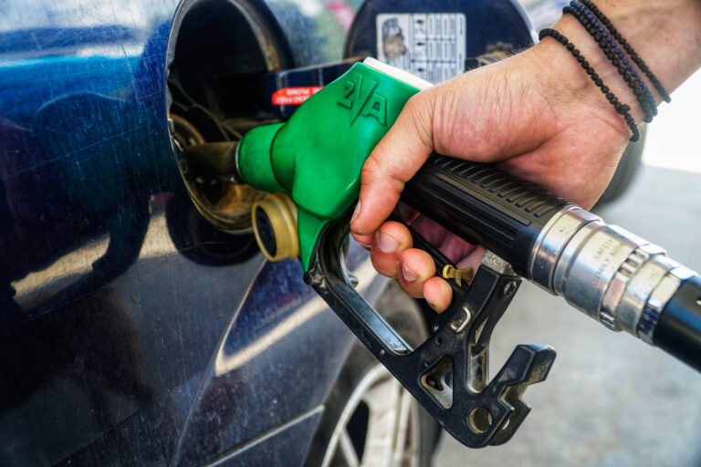 Έρχεται ο «ψηφιακός ανιχνευτής» για να μπει τέλος στο λαθρεμπόριο καυσίμων – Τσουχτερά πρόστιμα στους παραβάτες
