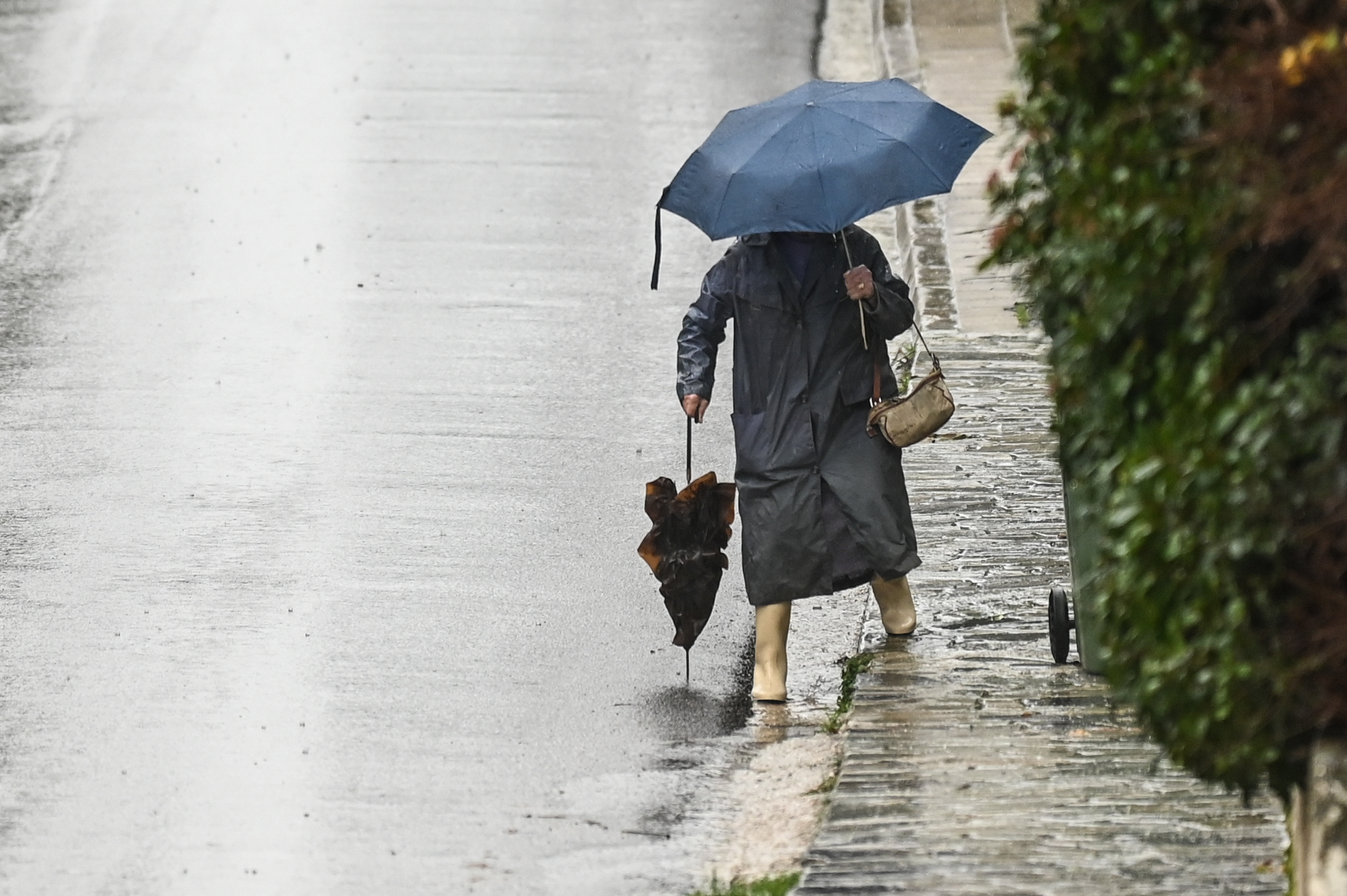 Καιρός: Iσχυρές βροχές και καταιγίδες, οι περιοχές που θα επηρεαστούν – Πού στάλθηκαν προειδοποιητικά «112»