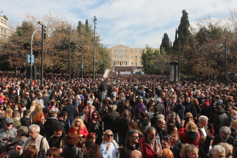 Πανελλαδική απεργία για τα Τέμπη: Εκατοντάδες συγκεντρώσεις σε όλη τη χώρα – Στάσεις εργασίας σε Μετρό, ηλεκτρικό, τραμ