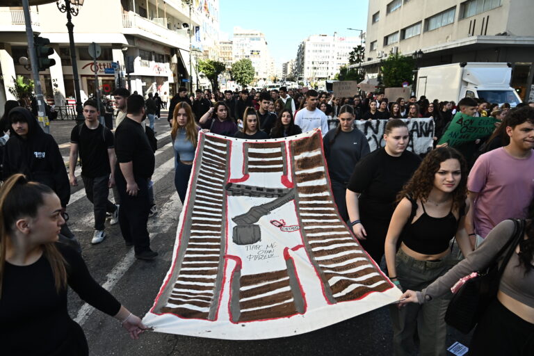 Συγκεντρώσεις μαθητών, φοιτητών, εκπαιδευτικών, στην Αθήνα και σε πολλές πόλεις για τα Τέμπη, σήμερα Παρασκευή
