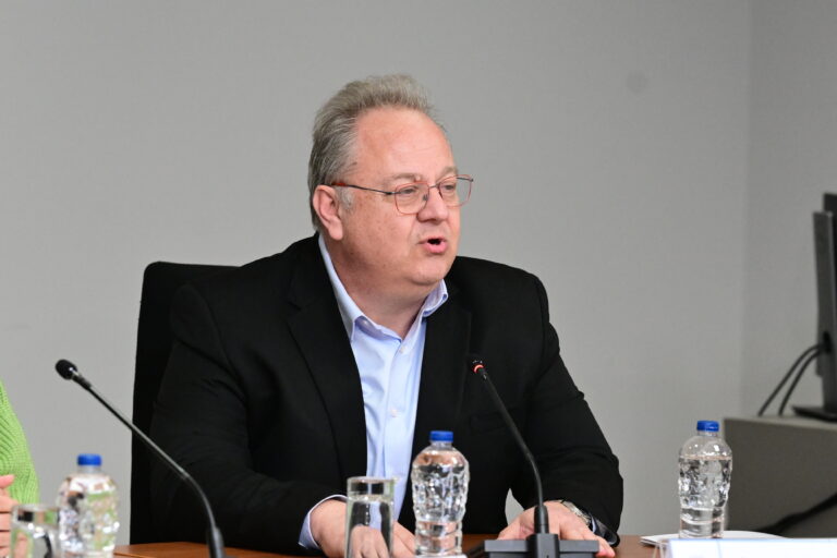 Κ. Παπαζάχος: Η περιοχή του ρήγματος έχει σπάσει σε πολύ μεγάλο βαθμό – Η κατάσταση φαίνεται να βελτιώνεται