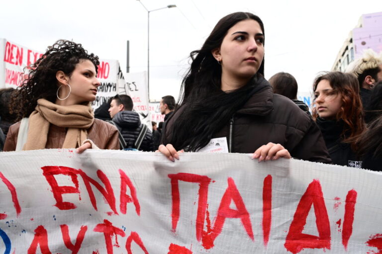 Μαζικά εκπαιδευτικά συλλαλητήρια σε όλη την Ελλάδα με αίτημα την τιμωρία των υπαίτιων της σιδηροδρομικής τραγωδίας των Τεμπών