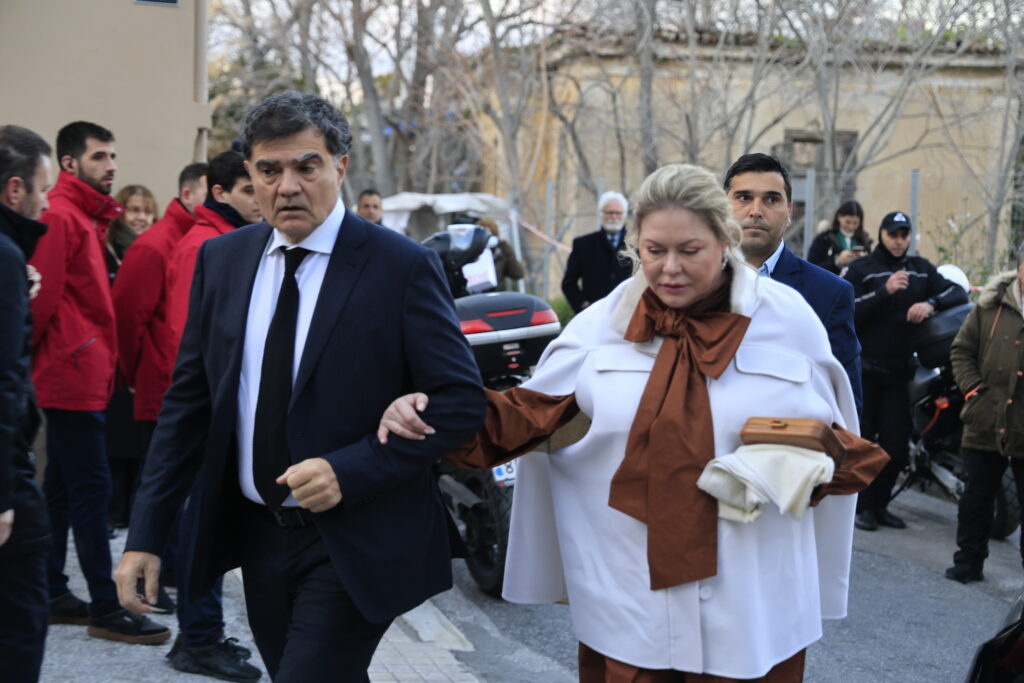 Γάμος Νικόλαου Ντε Γκρες – Χρυσής Βαρδινογιάννη: Φωτογραφίες από την τελετή στον Ιερό Ναό Αγίου Νικολάου Ραγκαβά