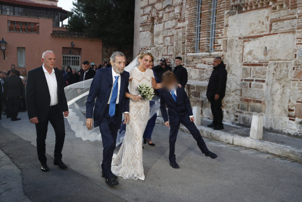 Γάμος Νικόλαου Ντε Γκρες – Χρυσής Βαρδινογιάννη: Φωτογραφίες από την τελετή στον Ιερό Ναό Αγίου Νικολάου Ραγκαβά