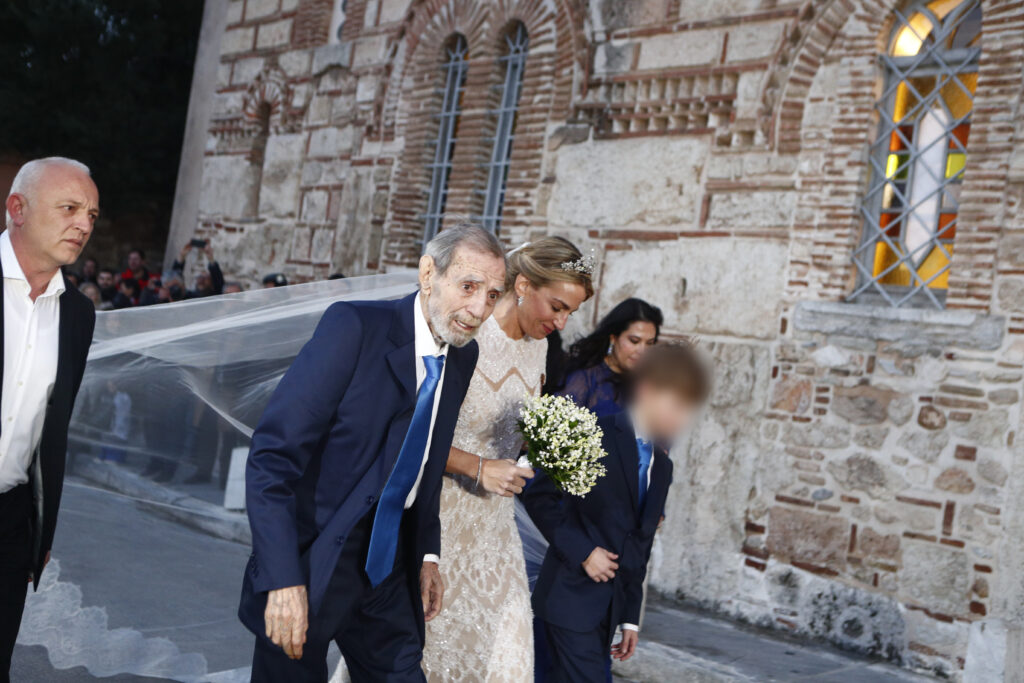 Γάμος Νικόλαου Ντε Γκρες – Χρυσής Βαρδινογιάννη: Φωτογραφίες από την τελετή στον Ιερό Ναό Αγίου Νικολάου Ραγκαβά