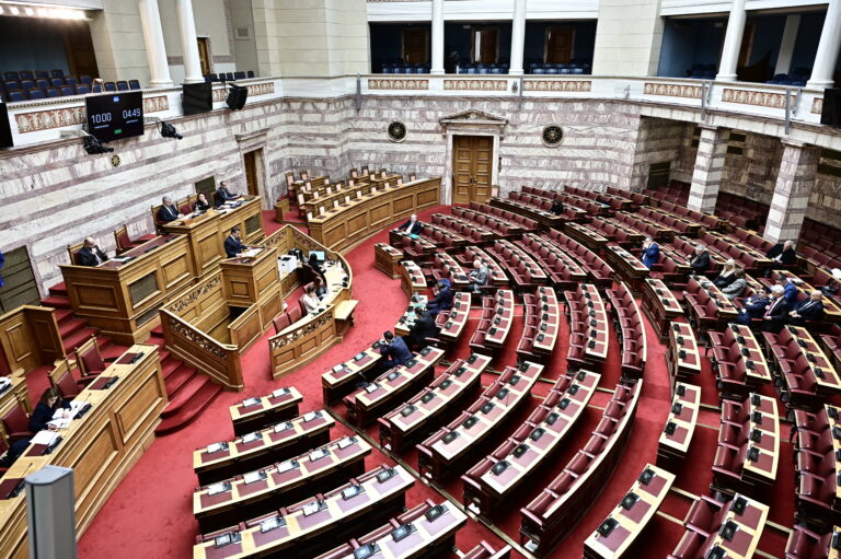 Τέμπη: Στα ύψη η πολιτική αντιπαράθεση για τον θάνατο του 39χρονου – Ομοβροντία πυρών από την αντιπολίτευση