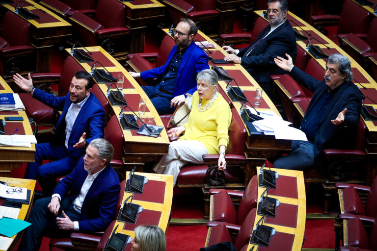 Στα ύψη η πολιτική αντιπαράθεση μετά το πόρισμα ΕΟΔΑΣΑΑΜ – Αιχμηρή κριτική από την αντιπολίτευση