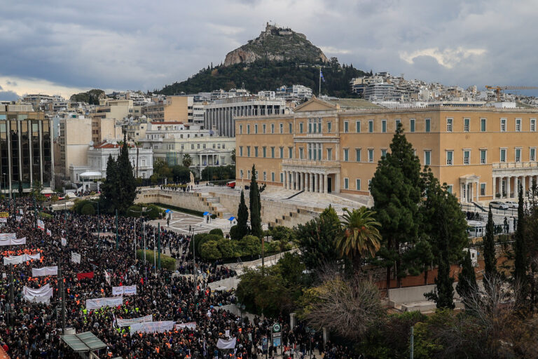 Πρώτες βοήθειες σε δύο γυναίκες από το ιατρείο της Βουλής
