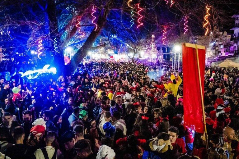 Κομοτηνή: Καλούνται οι επαγγελματίες της πλατείας να αποσύρουν τα τραπεζοκαθίσματά τους εν όψει του Kom On Party 2025