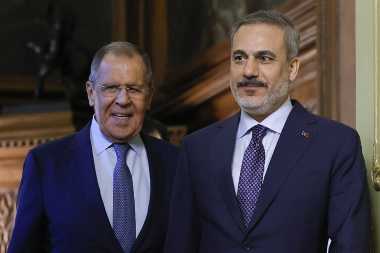 Στην Άγκυρα ο Λαβρόφ συναντήθηκε με Ερντογάν και Φιντάν – Στην ατζέντα Ουκρανία και Συρία