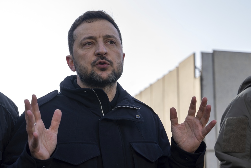 Ο Ζελένσκι προειδοποιεί τους ηγέτες να μην εμπιστεύονται τον Πούτιν όταν λέει ότι είναι έτοιμος να τερματίσει τον πόλεμο