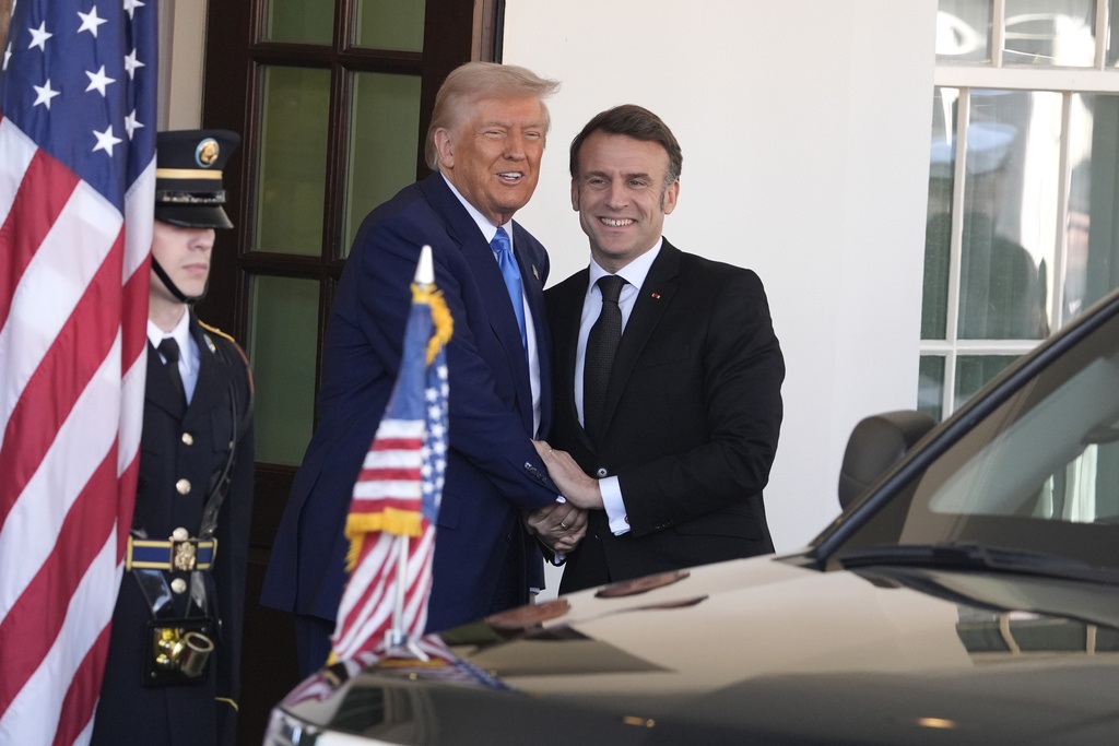 Στον Λευκό Οίκο ο Μακρόν για τη συνάντηση με τον Τραμπ: «Η Ευρώπη είναι πρόθυμη να γίνει  ισχυρότερος εταίρος, να κάνει περισσότερα για την άμυνα»