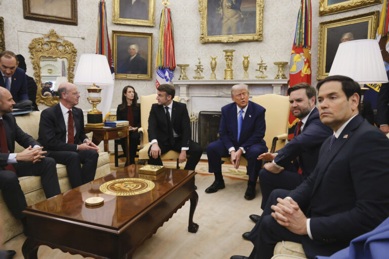 Η Ουάσινγκτον διαψεύδει ότι οι ΗΠΑ σταματούν τη χρήση εγκαταστάσεων στο λιμάνι της Αλεξανδρούπολης