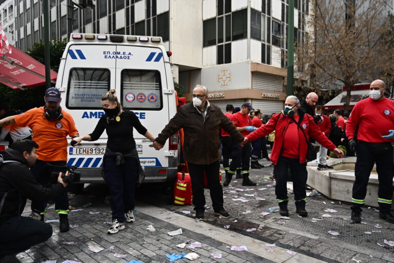 Συνολικά 34 προσελεύσεις στα εφημερεύοντα νοσοκομεία της 1ης ΥΠΕ Αττικής από τη διαδήλωση για τα Τέμπη