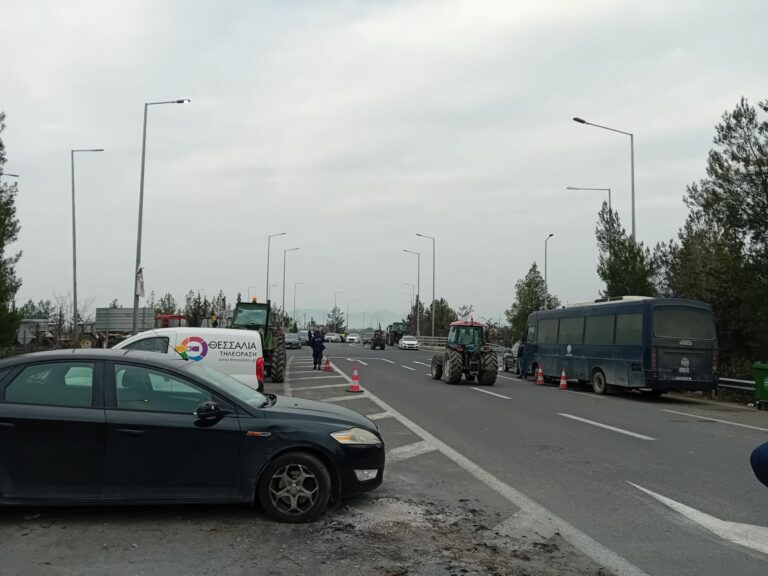 Αποχωρούν τα τρακτέρ απο το μπλόκο της Γυρτώνης