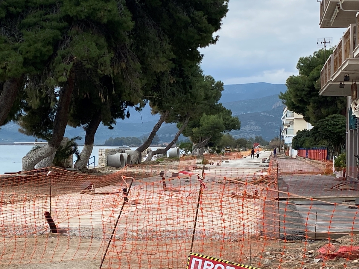 Προχωρά η ανάπλαση κεντρικής οδού στο Παράλιο Άστρος Κυνουρίας