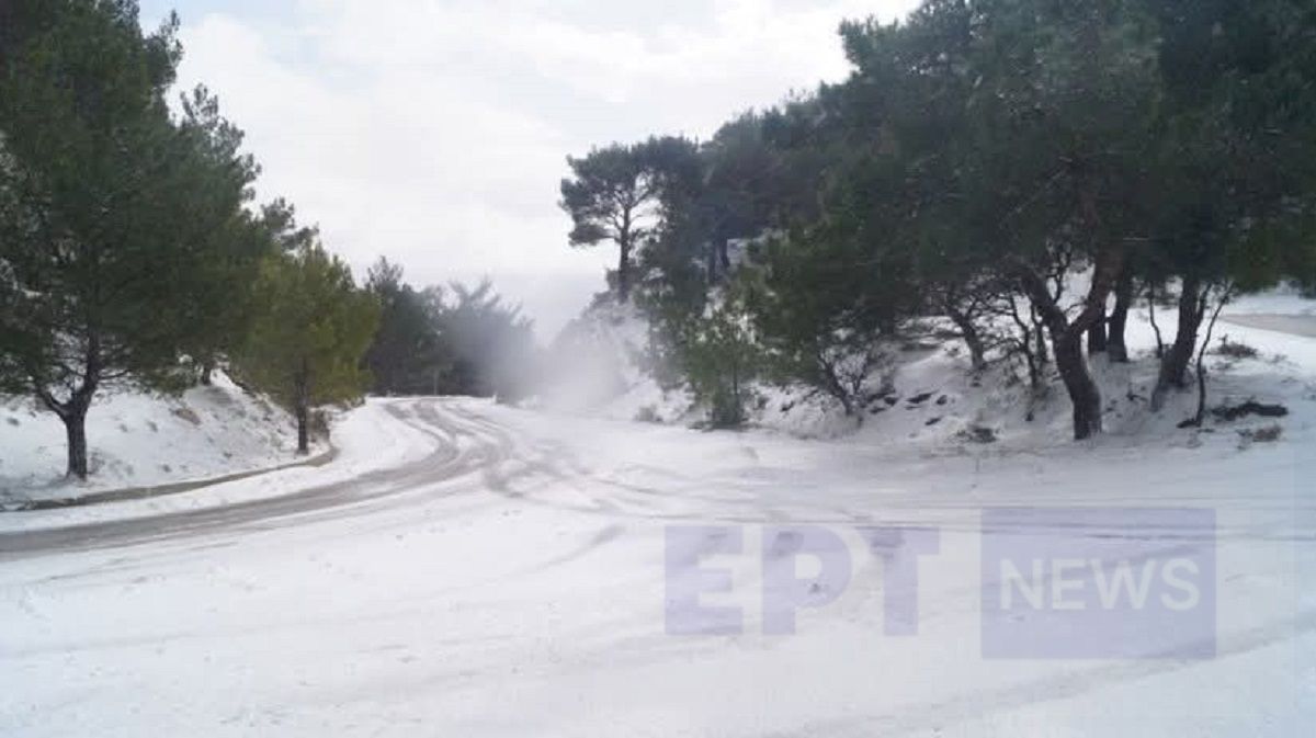 Χίος: Χιόνια στα κεντρικά – Χωρίς προβλήματα η κίνηση στο οδικό δίκτυο