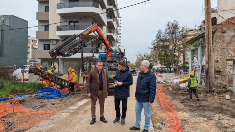 Αυτοψία του δημάρχου Λαρισαίων στα υπό εξέλιξη έργα σε συνοικίες και οικισμούς του δήμου
