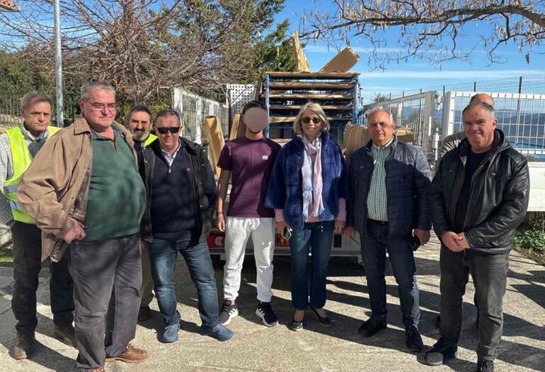 Ζ. Μάκρη: Παράδοση σχολικού εξοπλισμού στο Τρίκερι και ηλεκτρονικού στο 6ο ΓΕΛ Βόλου